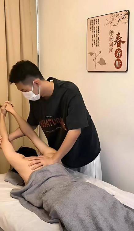 亚洲天堂男人久久的相关介绍