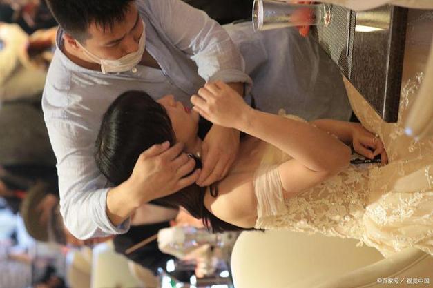 搭讪无准备的人妻12人的相关介绍