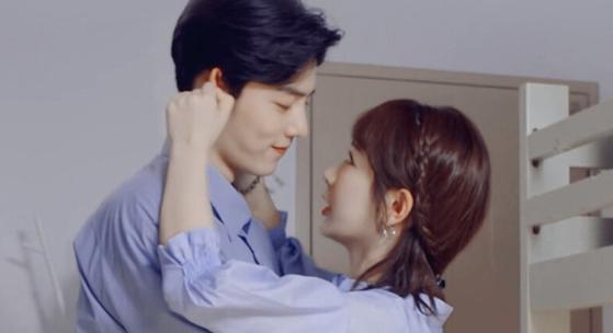 两个女人的诱惑在线看的相关介绍
