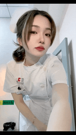 一边摸一边受不了视频的相关介绍