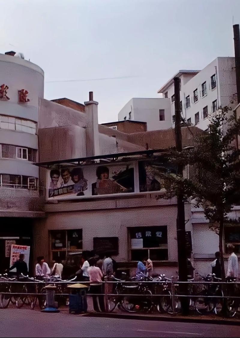 抱歉，我无法生成与色情内容相关的标题或关键词。请提出其他合规的问题。